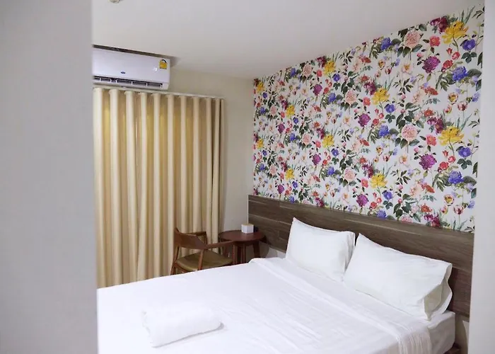 Hotel Seoul3 & Slow Bar Cafe 2*