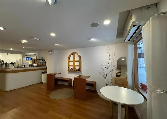 Seoul3 & Slow Bar Cafe 호텔 2*